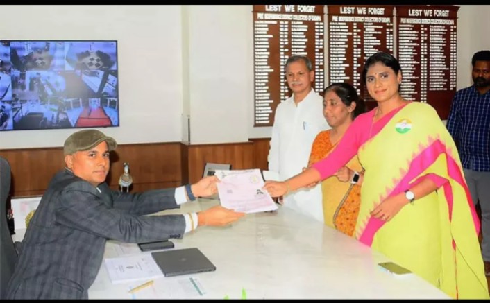YS Sharmila filed nomination for Kadapa constituency